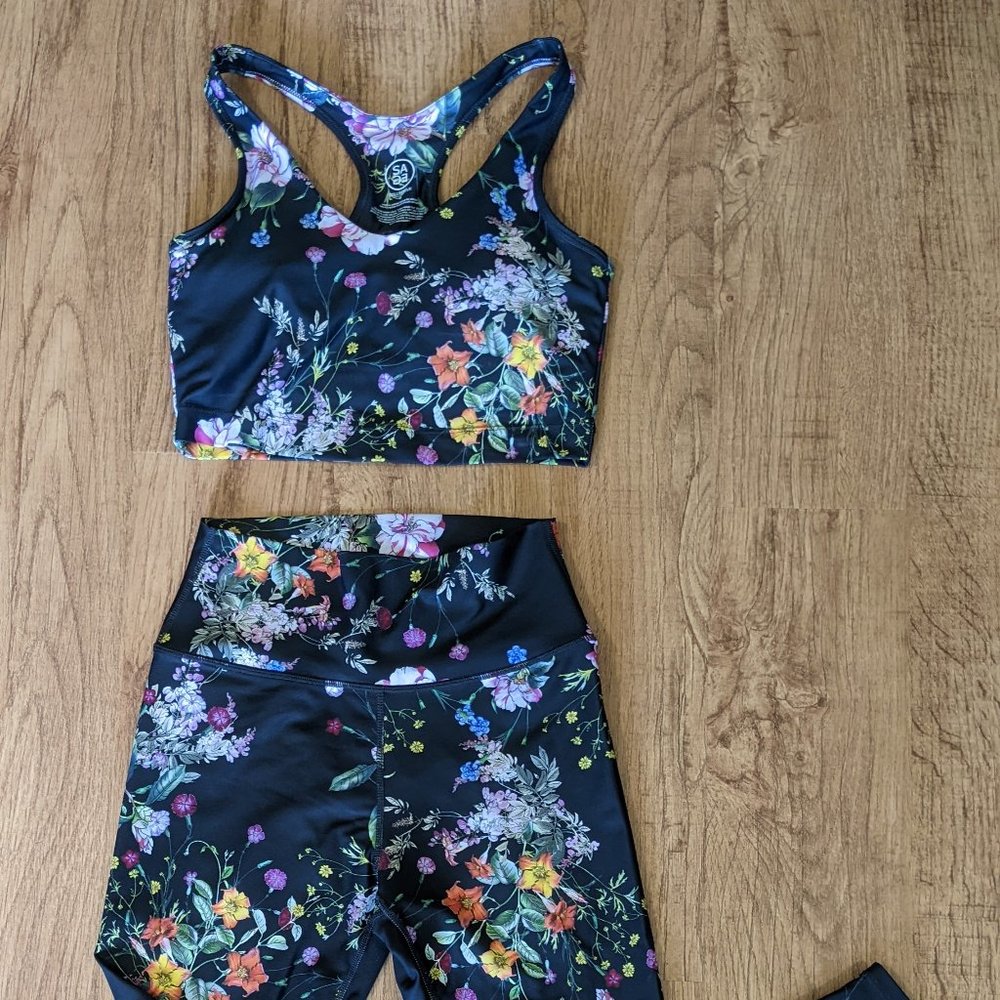 Workout Set Sports Bra and Leggings, Size M, Sage Collective, Floral Print